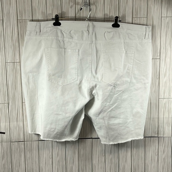 Dex White Shorts Bling on Pocket - Picture 2 of 10